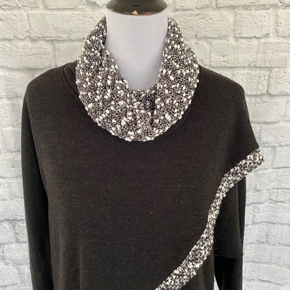Michael Tyler women M pullover cowl neck sweater scallop front black & white - Picture 3 of 10